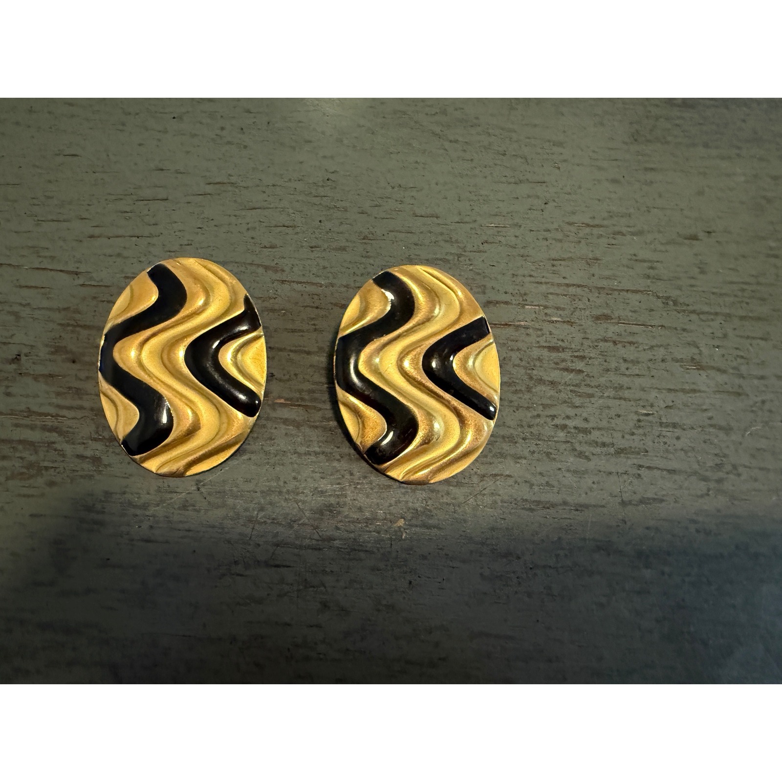 Vintage Gold Tone Wavy Enamel Oval Stud Earrings Black Geometric Retro Statement